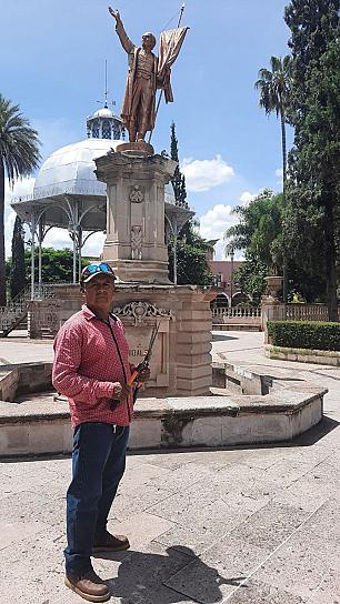 PEDRO NAVA, LABRADOR DE JARDINES 