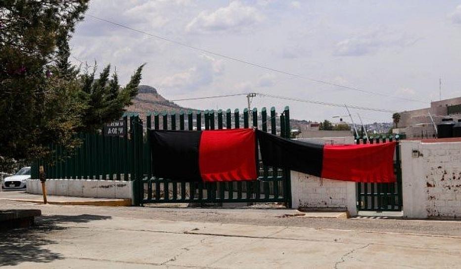 PERMANECEN EN HUELGA EN EL CONALEP