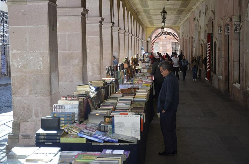 PESE A PRECIOS BAJOS, POCOS COMPRAN LIBROS