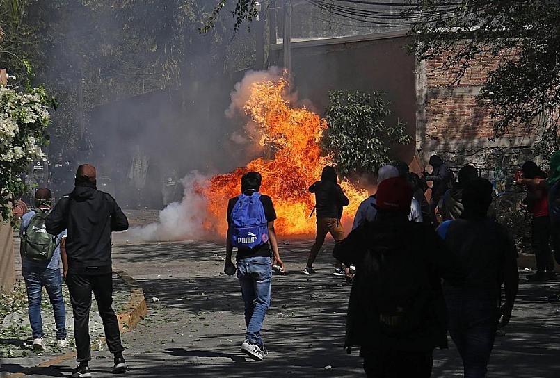 PIDE AMLO A NORMALISTAS DE AYOTZINAPA QUE “NO ABUSEN” EN SUS PROTESTAS 