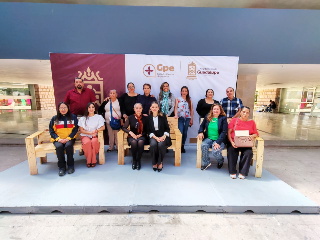 CAPACITA GOBIERNO DE GUADALUPE A MUJERES EN CARPINTERÍA