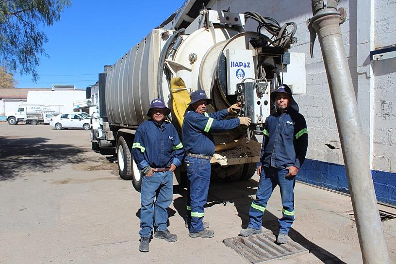 PIDE JIAPAZ A LA CIUDADANÍA NO TIRAR BASURA CERCA DE ALCANTARILLAS 