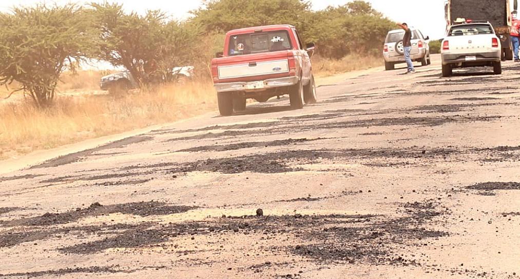 PIDE MARIO CÓRDOVA APOYO AL GOBERNADOR PARA REPARAR CARRETERA