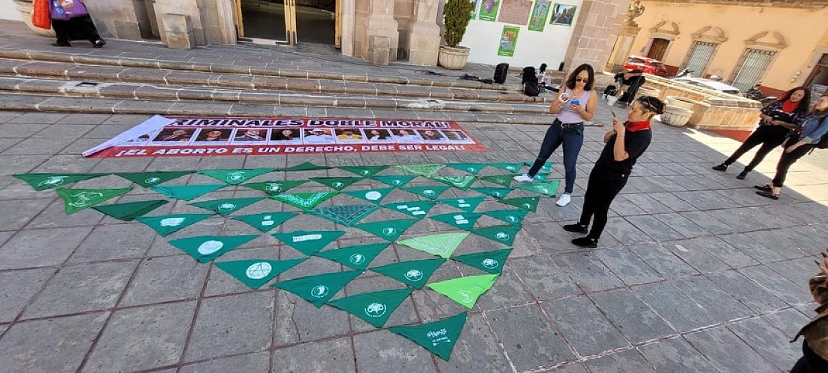 PIDEN FEMINISTAS DEROGAR LEY QUE RECRIMINA EL ABORTO