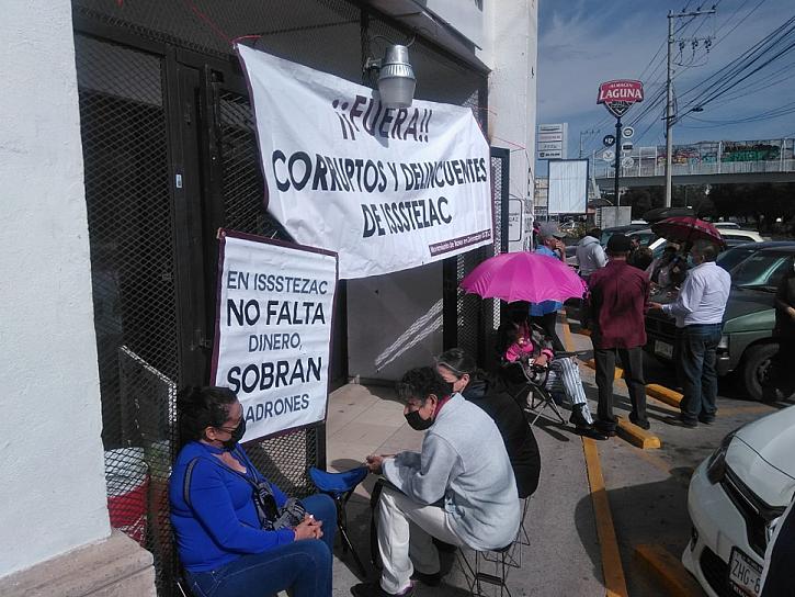 PIDEN JUBILADOS LA DESTITUCIÓN DEL DIRECTOR DE ISSSTEZAC