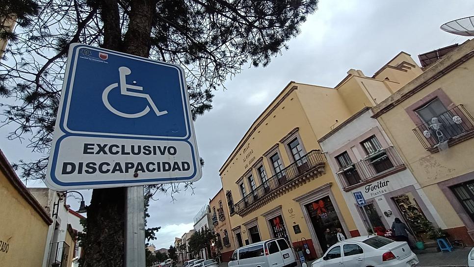 Piden mayor severidad contra quienes usen lugares para personas con discapacidad 