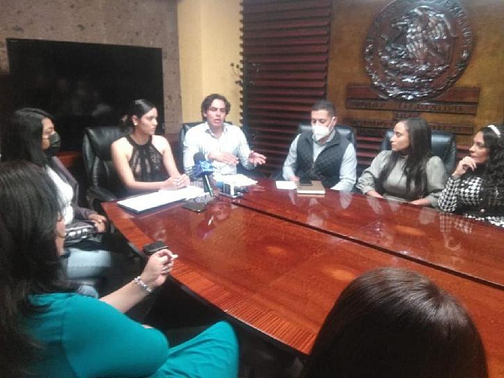 PIDEN MÉDICOS PASANTES LEYES PARA UN SERVICIO SOCIAL SEGURO 
