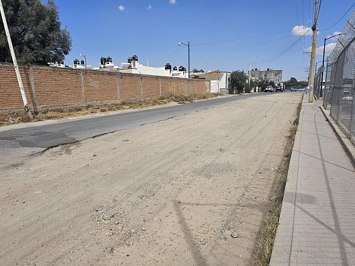 PIDEN MEJORA DE LA CALLE SUSTICACÁN EN FRESNILLO