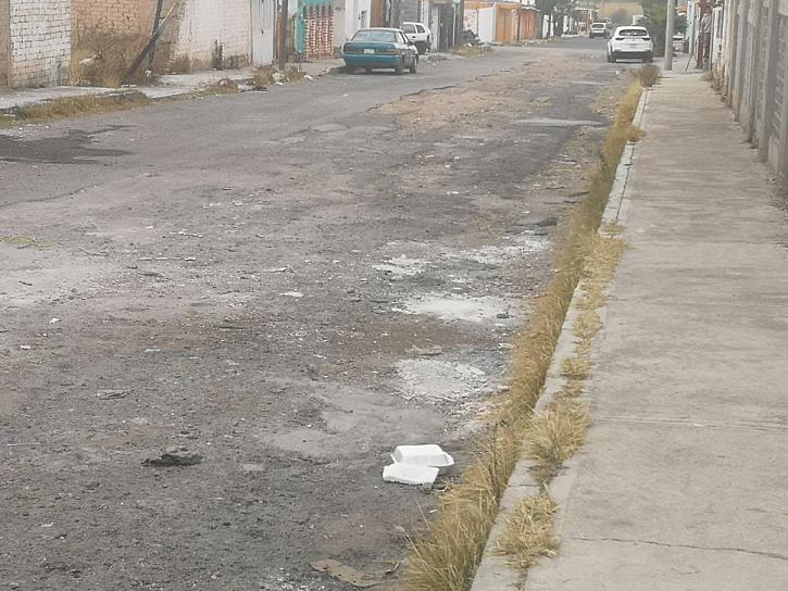 PIDEN VECINOS DE LA CALLE CRISTÓBAL COLÓN PAVIMENTAR OTRA VEZ