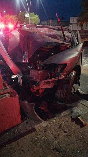 PIERDE EL CONTROL DE VOLANTE Y TERMINA IMPACTADO CONTRA PUENTE PEATONAL
