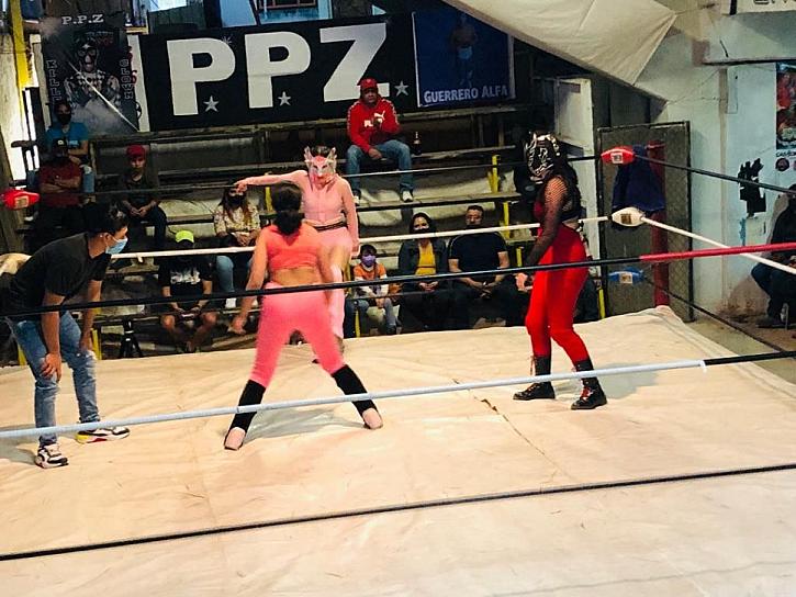 PIERDE LA CABELLERA BLACK FORCE I ANTE LÁTIGO 2000 JR.