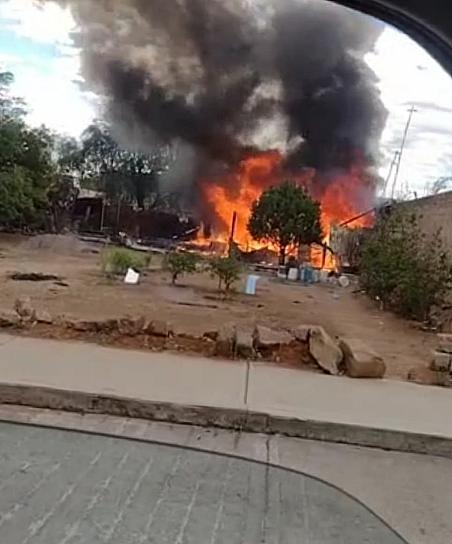 PIERDE SU PATRIMONIO PAREJA DE ADULTOS MAYORES; SE INCENDIA SU VIVIENDA POR ACUMULACIÓN DE GAS