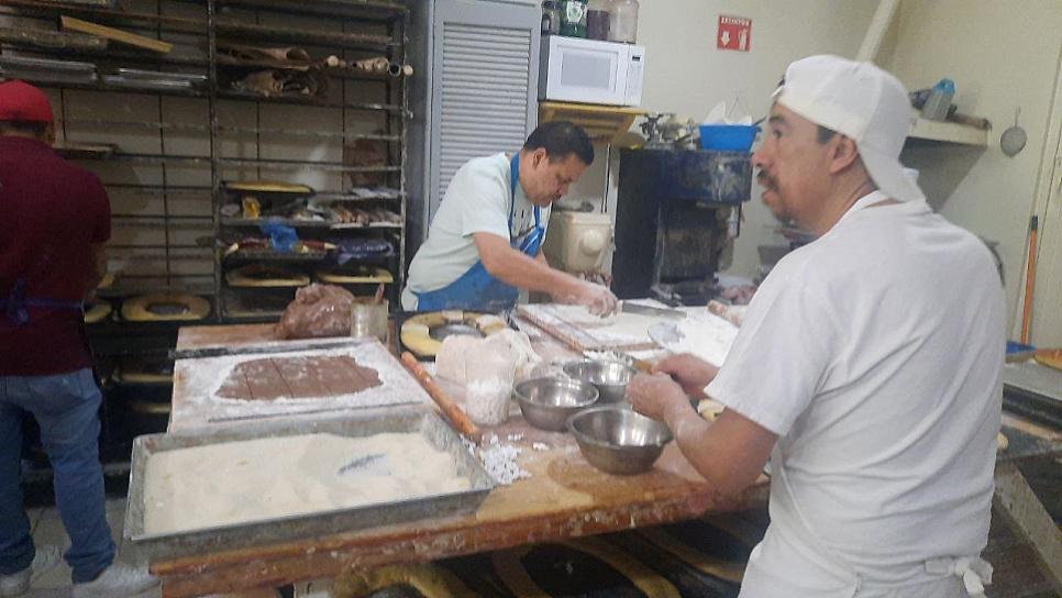 ELABORAR ROSCAS, UNA TRADICIÓN PARA LA FAMILIA MUÑOZ EN FRESNILLO