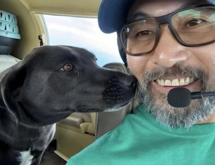 PILOTO DE RESCATE DE ANIMALES MUERE EN ACCIDENTE JUNTO CON CIENTOS DE PERRITOS