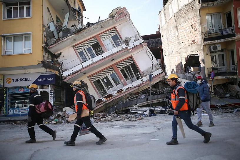 PLANEAN DERRIBAR 50 MIL EDIFICIOS DAÑADOS POR EL TERREMOTO EN TURQUÍA