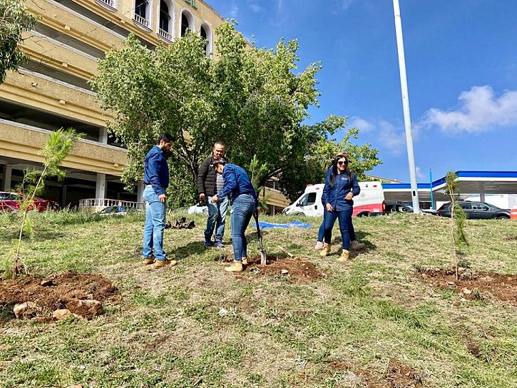PLANTAN 20 PINOS EN EL DISTRIBUIDOR LÓPEZ MATEOS