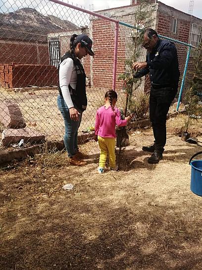 PLANTAN 28 ÁRBOLES EN JARDÍN DE NIÑOS DE LA CAPITAL 