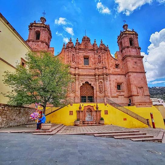 PLAZUELA Y TEMPLO DE SANTO DOMINGO, IDEALES PARA EL FIN DE SEMANA