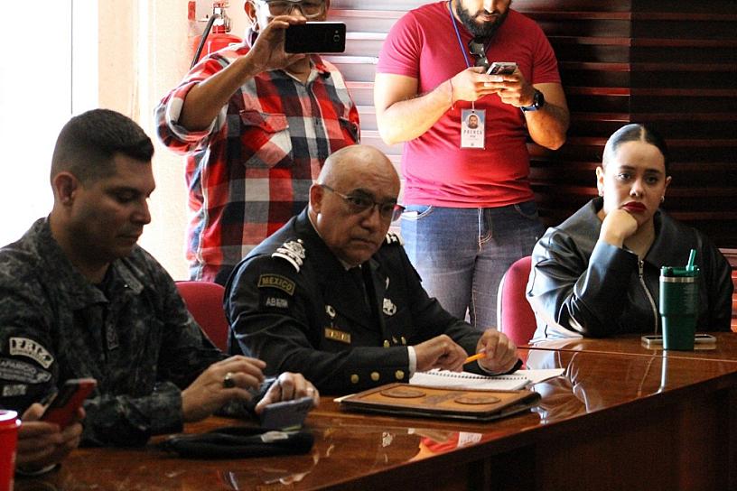 PLEITOS ENTRE DIPUTADOS NO DETIENEN A MEDINA MAYORAL