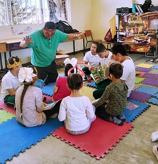 LLEVAN CUENTOS DE VALORES A SAN MIGUEL DEL VERGEL