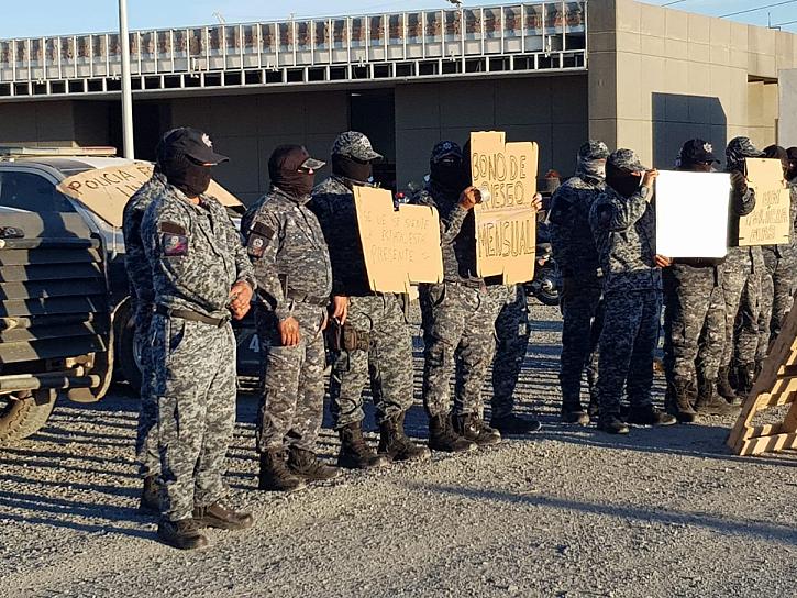 POLICÍAS DE LA UNIRSE DE FRESNILLO SE SUMAN A PROTESTA ESTATAL 