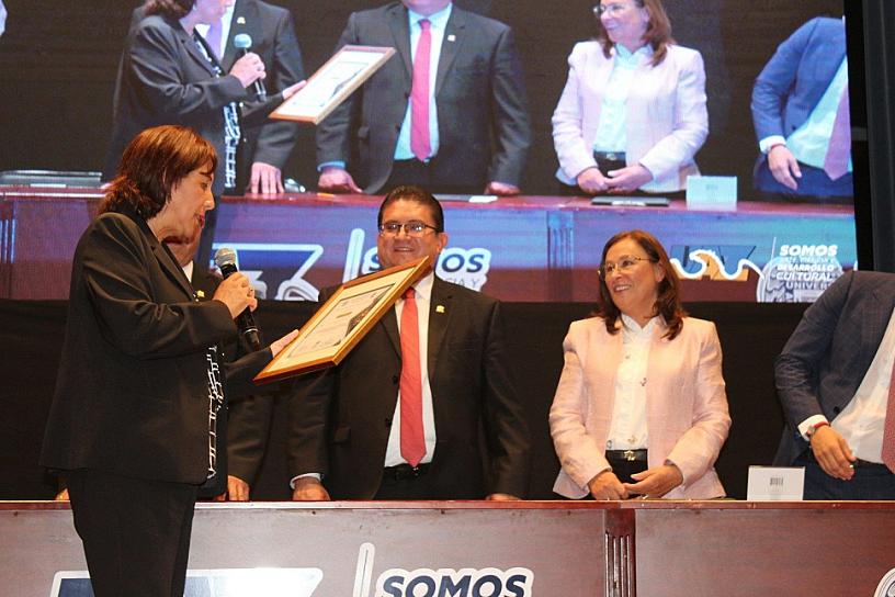 CON LA PRESENCIA DE ROCÍO NAHLE, PONEN EN MARCHA EL SISTEMA FOTOVOLTAICO Y SÚPER POSTES