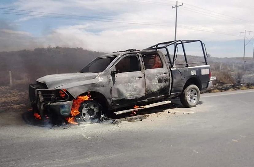 POR FALLA MECÁNICA, SE INCENDIA UNA PATRULLA