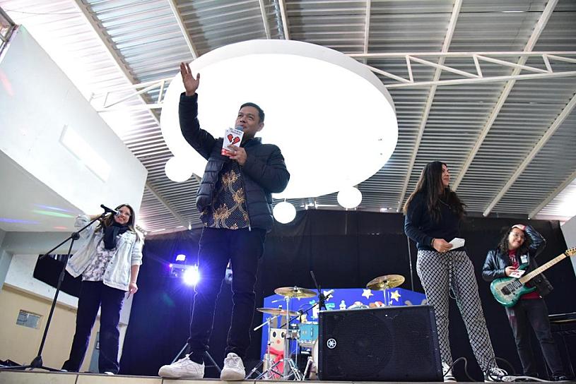 Por medio de la música, promueven mensajes de paz a las juventudes
