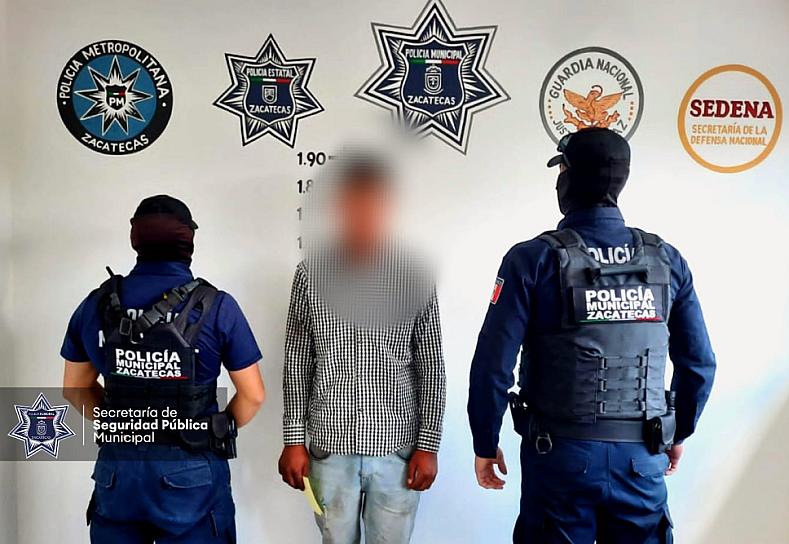 POR VIOLENTO SE LO LLEVAN LOS POLICÍAS