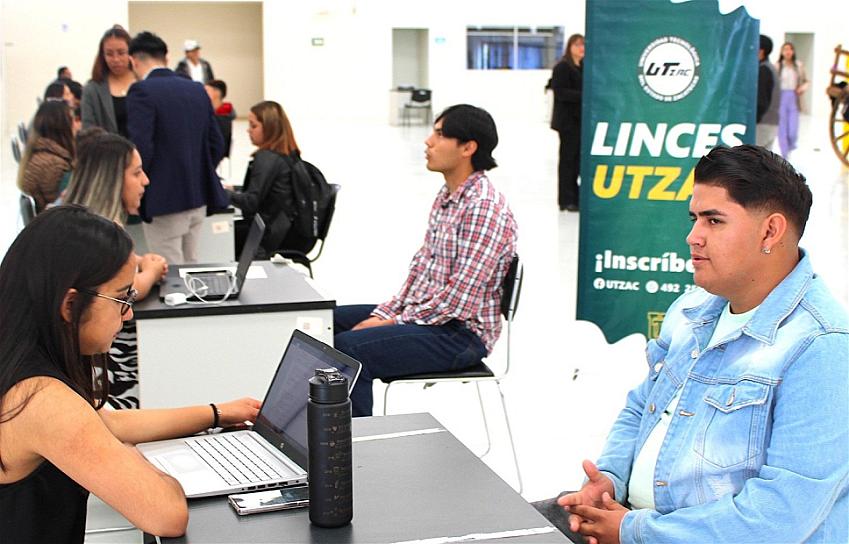 PRACTICAN ENTREVISTAS LABORALES CON ESTUDIANTES DE LA UTZAC 