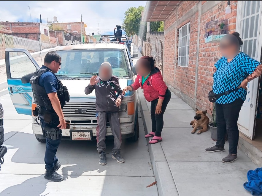 LOCALIZAN POLICÍAS A ADULTO MAYOR EXTRAVIADO EN APULCO