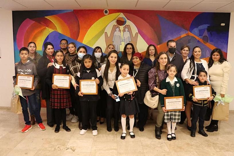 PREMIA CDHEZ A GANADORES DEL CONCURSO DE CUENTOS