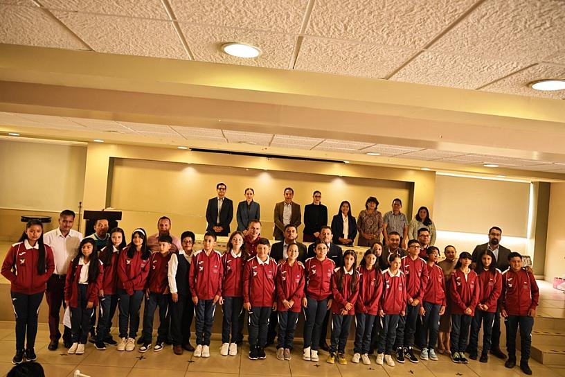 PREMIAN A 18 ESTUDIANTES GANADORES DE LA OLIMPIADA DEL CONOCIMIENTO INFANTIL 2024 