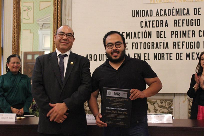 PREMIAN A GANADOR DEL PRIMER CONCURSO DE FOTOGRAFÍA REFUGIO REYES 