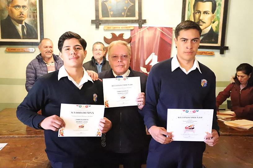 PREMIAN A GANADORES DE LAS CONVOCATORIAS DEL DESFILE DEL 20 DE NOVIEMBRE 