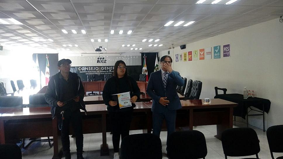 PREMIAN A GANADORES DEL CONCURSO ‘DEMOCRACIA EN CORTO’ EN EL IEEZ