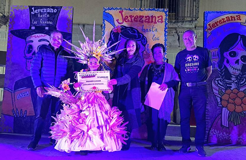 PREMIAN A GANADORES DE LOS CONCURSOS EN EL FESTIVAL JEREZANO HASTA LOS HUESOS 