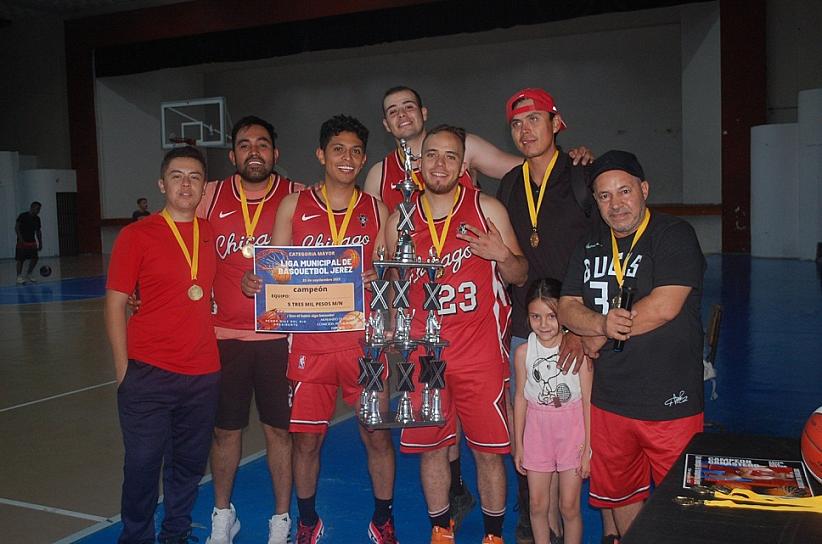 PREMIAN A LOS CAMPEONES DEL BASQUETBOL DE JEREZ 
