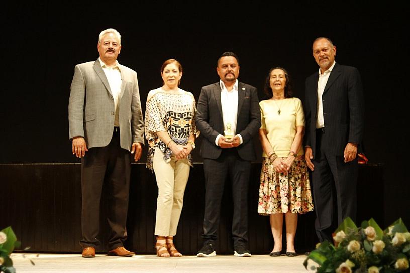 PREMIAN A LOS GANADORES DE LOS JUEGOS FLORALES RAMÓN LÓPEZ VELARDE 2024
