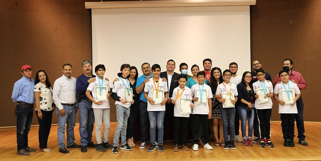 PREMIAN A NIÑOS QUE PARTICIPARON EN LA OLIMPIADA MEXICANA DE MATEMÁTICAS 