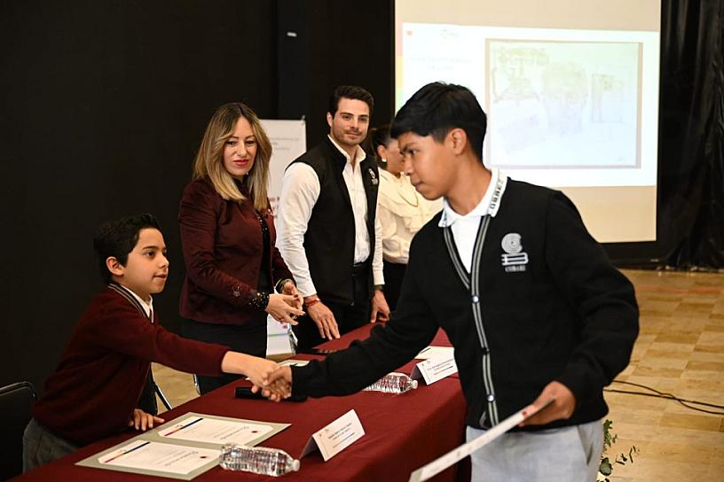 PREMIAN A PARTICIPANTES DE CONCURSO DE DIBUJO Y PINTURA
