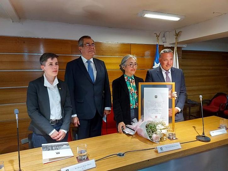 PREMIAN CON EL DONOSO A CRISTINA RIVERA GARZA