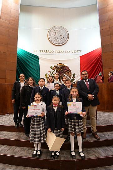 PREMIAN DIPUTADOS DE MORENA A GANADORES DEL PREMIO A LA CULTURA DE LA PAZ 