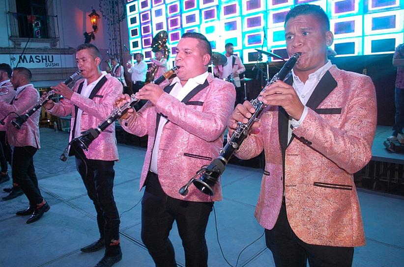 PRENDE BANDA LA GLORIA DE JEREZ FIESTA EN VÍSPERA DE GRAN SÁBADO 