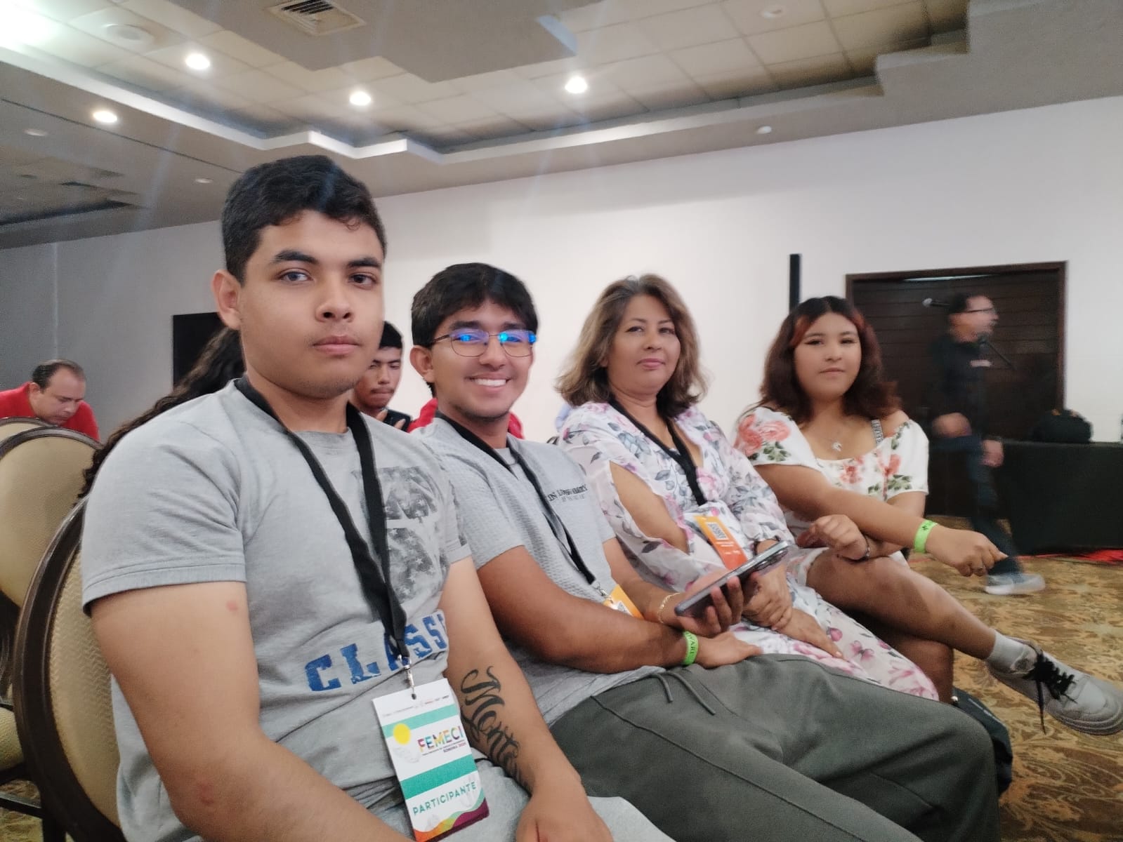 OBTIENEN ESTUDIANTES DE UAZ SEGUNDO LUGAR EN FERIA NACIONAL