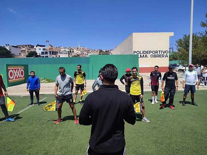 PREPARAN A ÁRBITROS DE FUTBOL PARA&nbsp; MEJOR DESEMPEÑO EN LAS CANCHAS