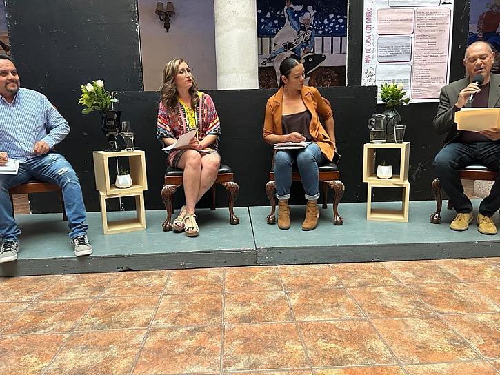 PRESENTACIÓN EDITORIAL EN JEREZ "AMA DE CASA CON DINERO”