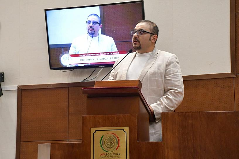 PRESENTA ERNESTO GONZÁLEZ INICIATIVA PARA OBTENER PLACAS MÁS ECONÓMICAS 