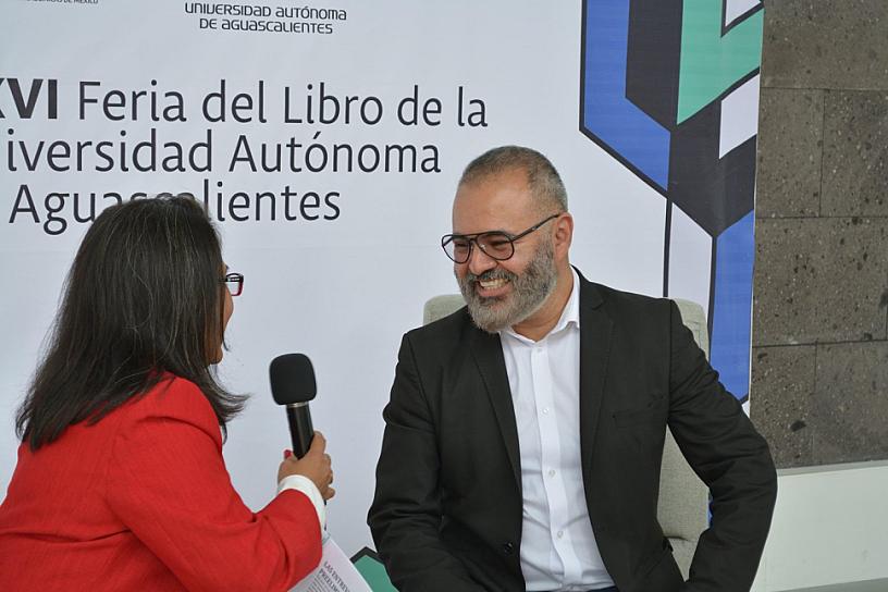 PRESENTA HANS HIRAM PACHECO SU SEXTO LIBRO EN LA UAA