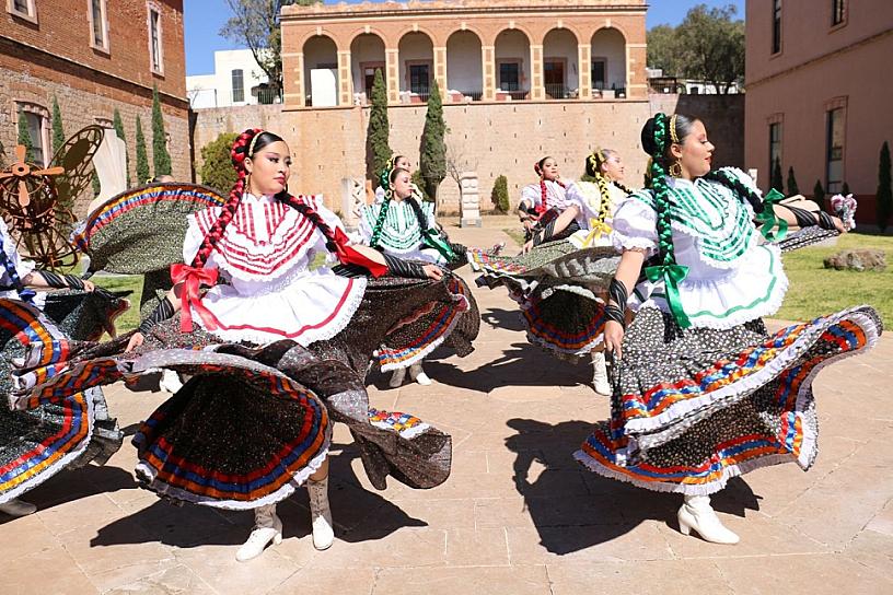 Presenta IZC “Ramón López Velarde” nuevos talleres artísticos en el CEART